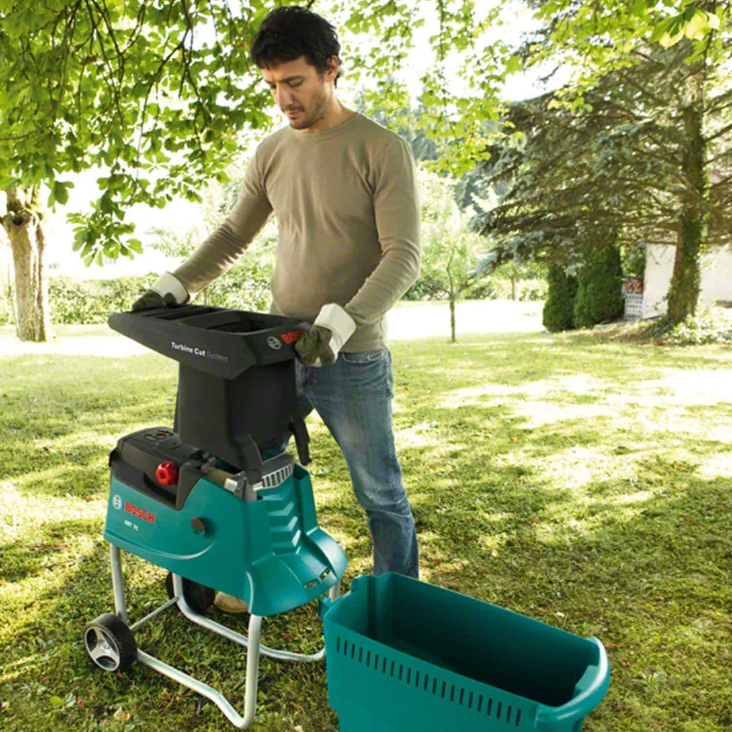 Broyeur végétaux Bosch AXT 25 TC : branches 45 mm, test 2026