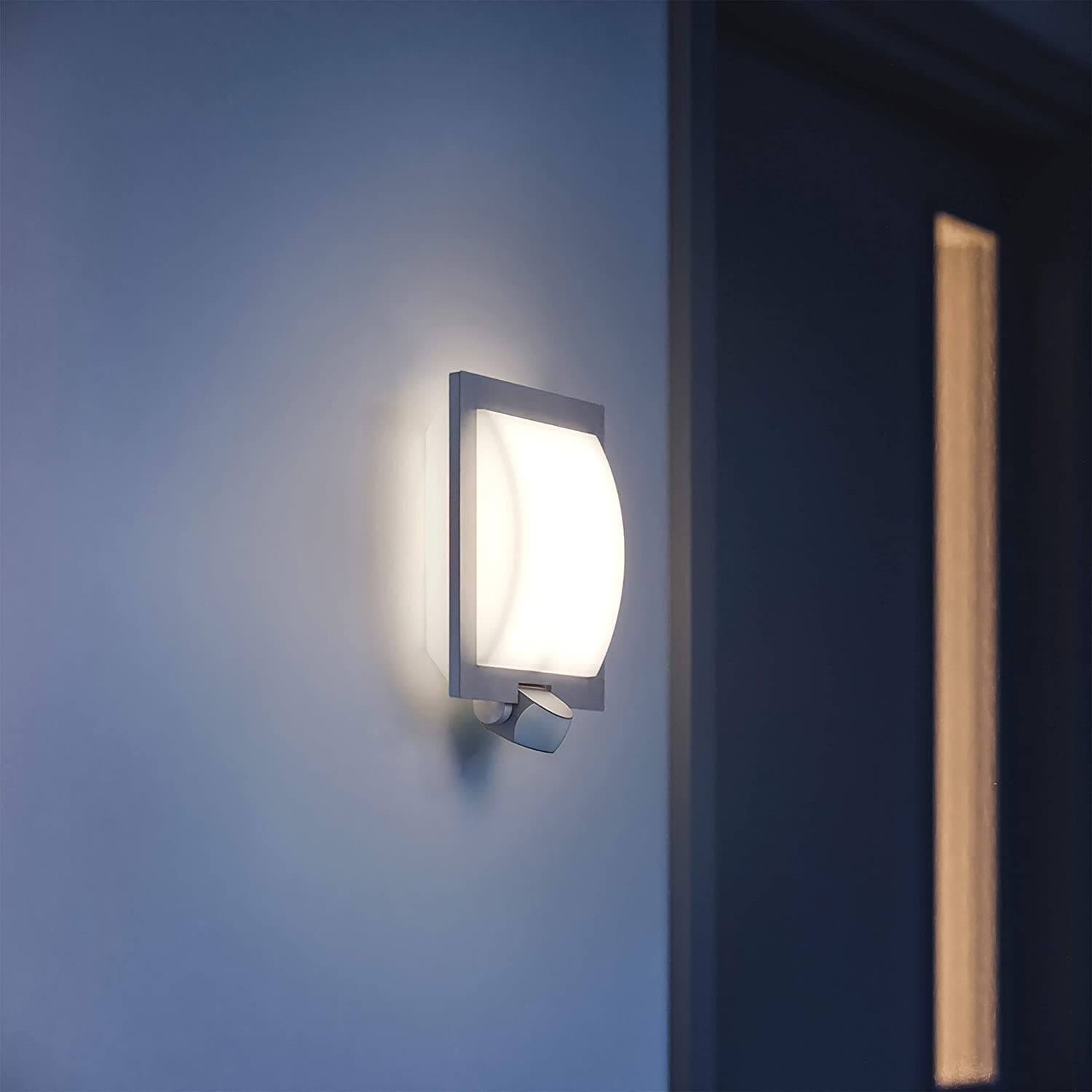 Lampe détecteur de mouvement : laquelle choisir en 2026 ?