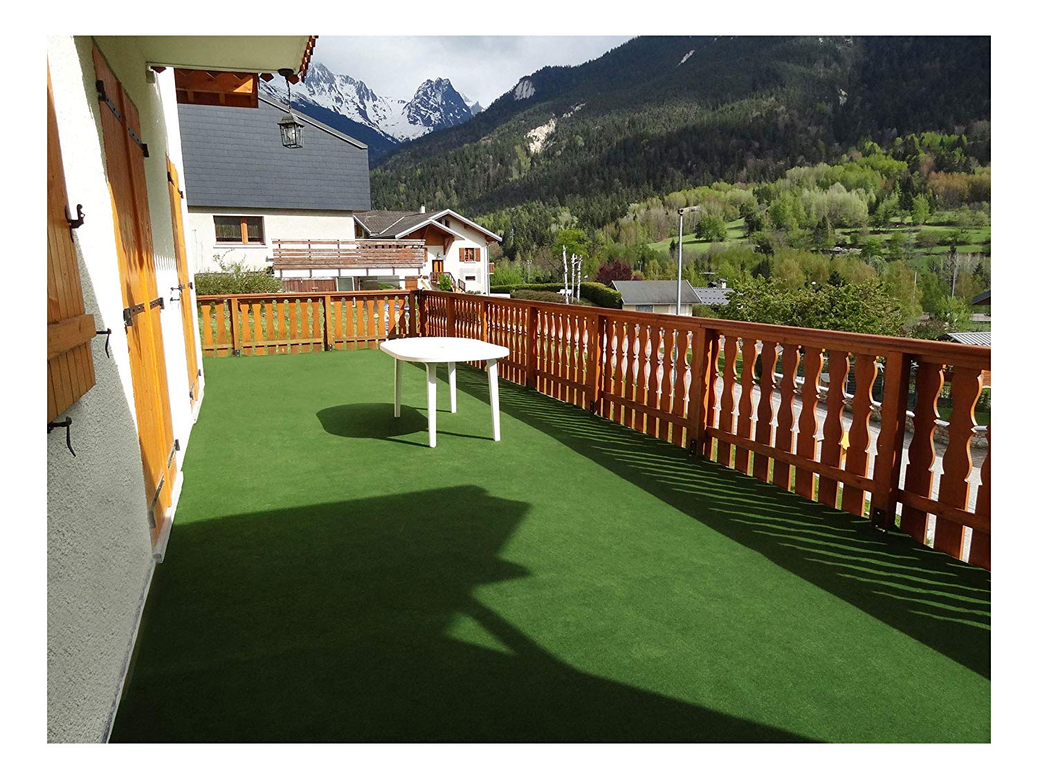 Comment nettoyer le pelouse synthétique sur la terrasse ?
